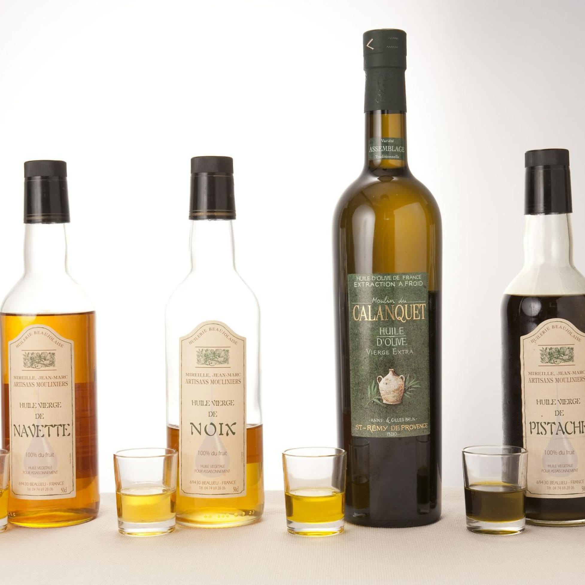 Etiquettes pour bouteilles d'huile d'olive artisanale de la marque Les Délices du Jardin